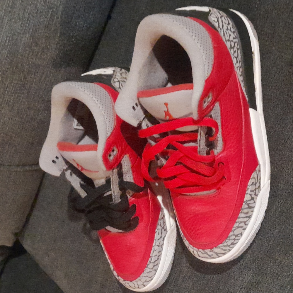 Kids Nike Air Jordan 3 Retro Fire Red / Cement Grey Size 5Y